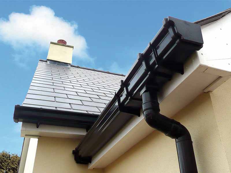 Professional guttering services in London by Roofers London