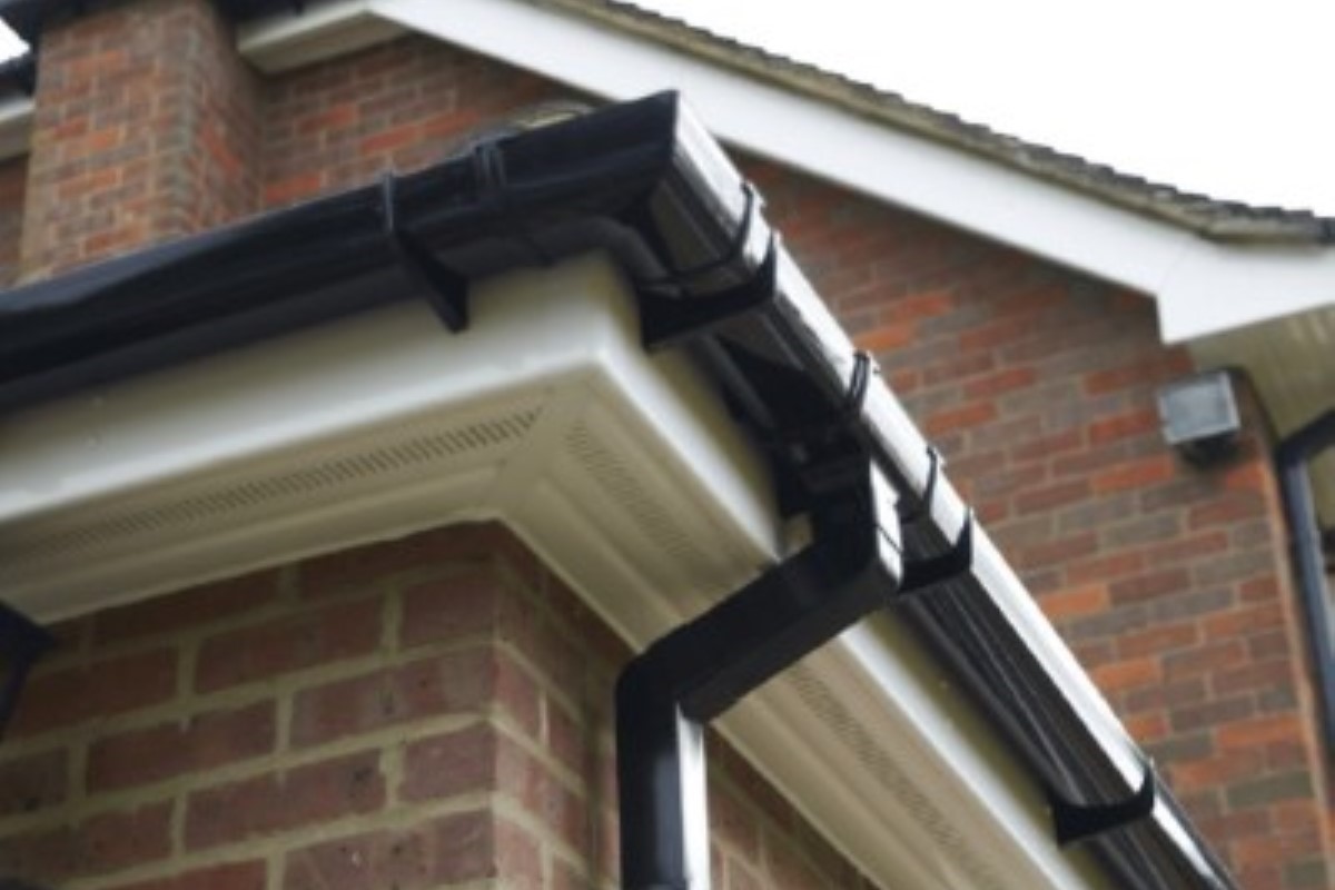 Professional guttering services in London by Roofers London